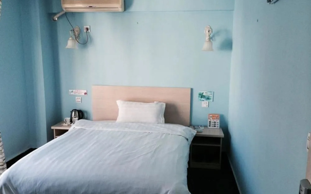 8090 Sea View Room