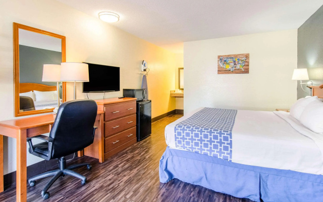 Econo Lodge Near Motor Speedway