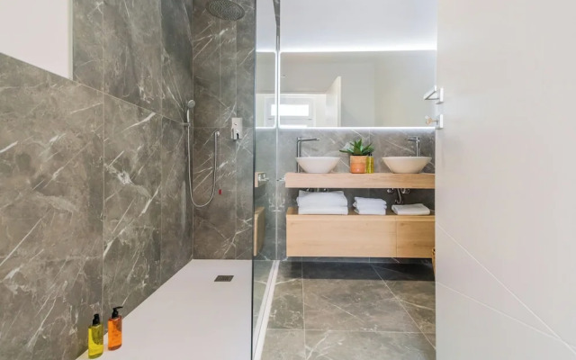 Panoramic Lake Suites