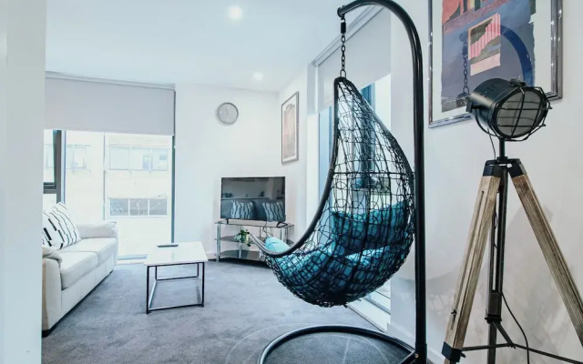 Airy and Bright Apartment in City Center