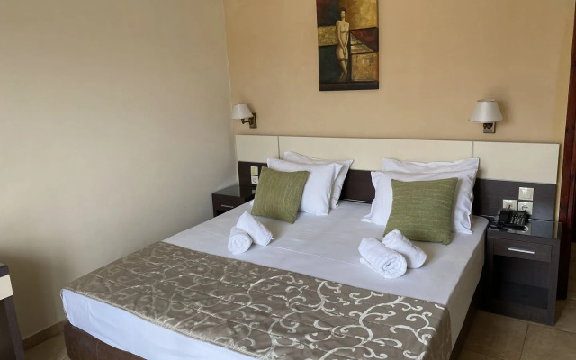 Porto Planos Beach Hotel