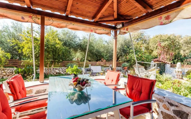 Elia Luxury House - Mani's Garden Retreat