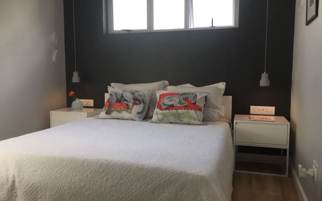 Central Claremont Garden Apartment