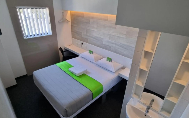 Check Inn Hotel