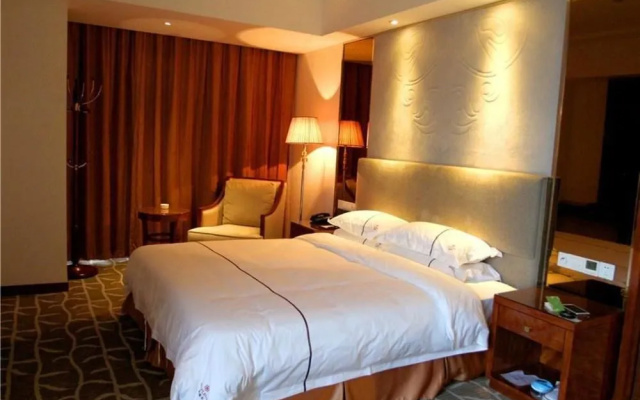 Vienna Hotel Xinyang Pingqiao Century Plaza Store