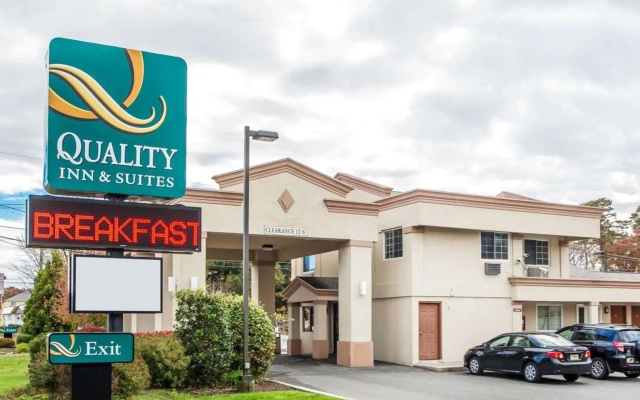 Hibiscus Inn & Suites
