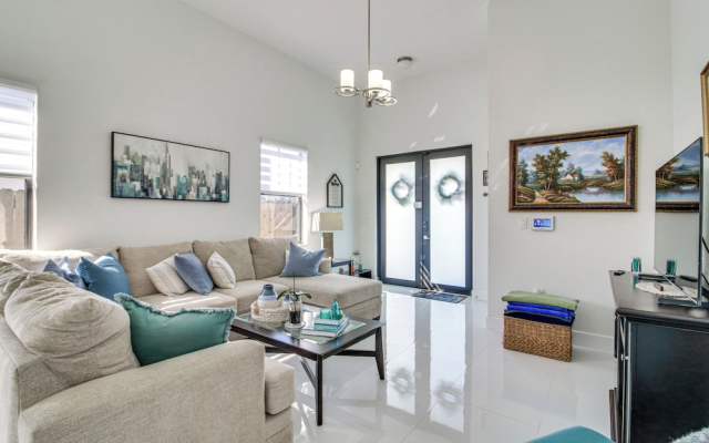 Easy Park & University Access! Family Miami Escape