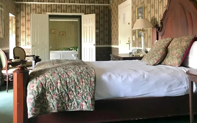 Waynebrook Inn, Est 1865