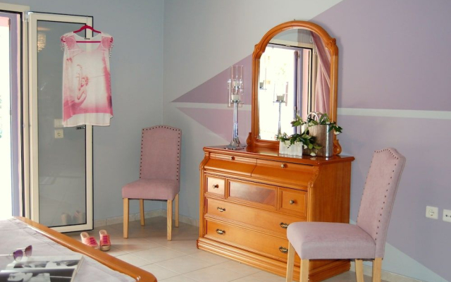 Alkyoni Studios & Apartments