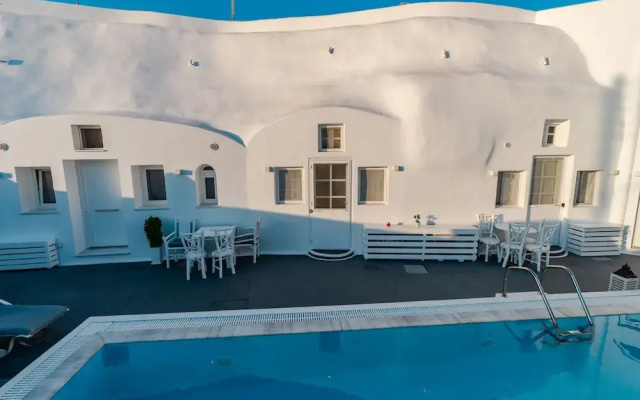 Santorini Fira Oasis