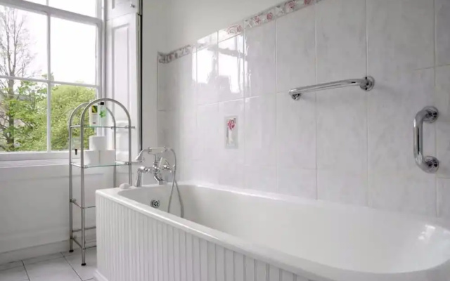 3 Bedroom Flat In City Centre