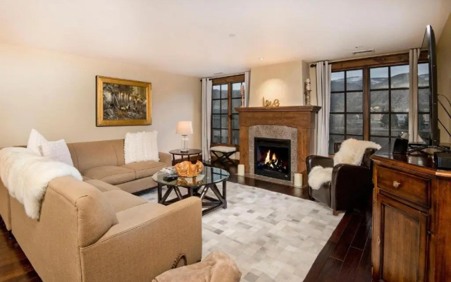 Ascent Residence 208
