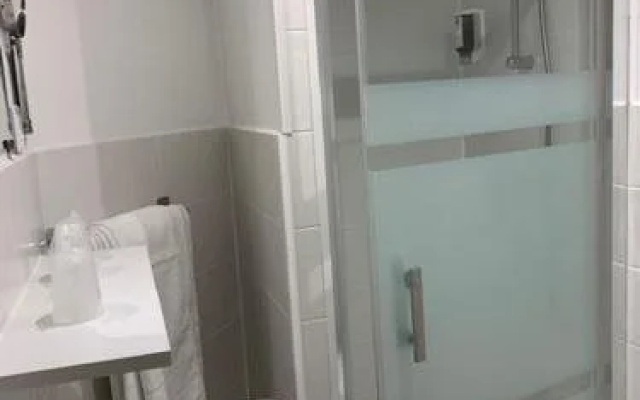 Azur Hotel