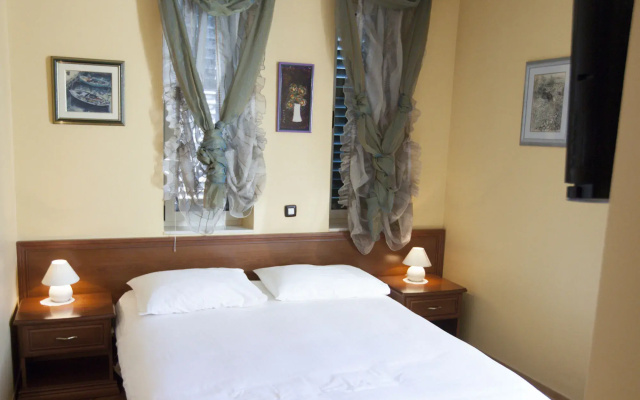 Hotel Peristil