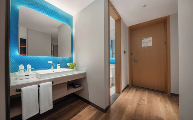 Holiday Inn Express Nanjing Jiangbei Wonhall Mall by IHG