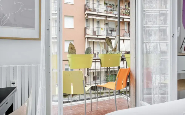 JOIVY Elegant Double Studios near Subway Station