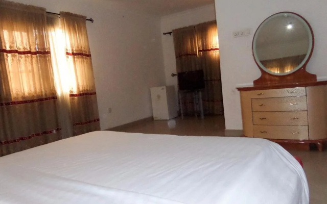 Royal Stop-over Suites