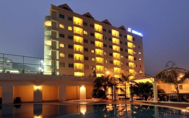 Heritage Ha Long Hotel вид на фасад