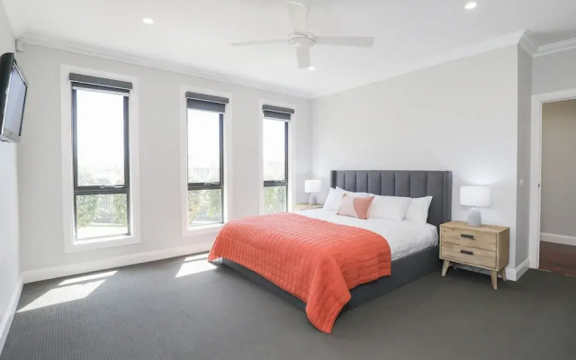 Indulge Luxury Homes - Dockside Marina