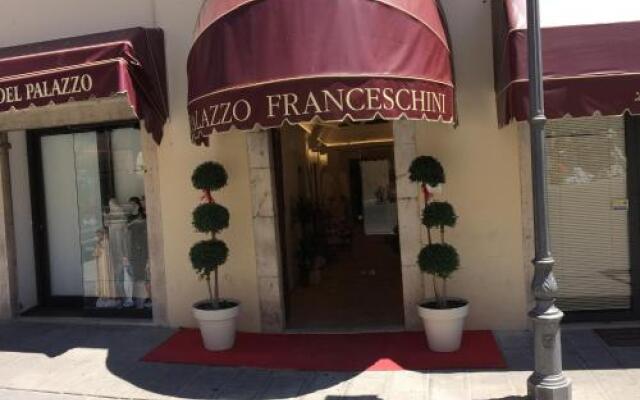 Отель Palazzo Franceschini Каша вид на фасад