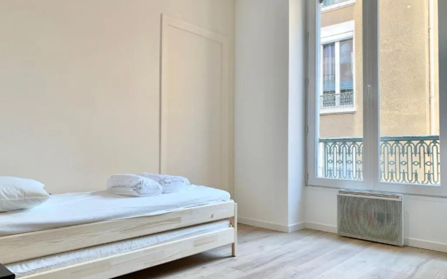 Heart of the city center Spacious T3 totally renovated ! #BC