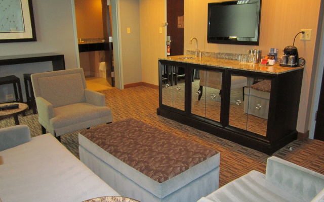 Crowne Plaza Lombard Downers Grove by IHG