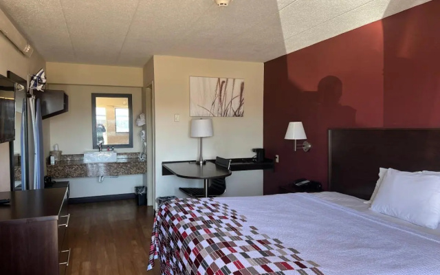 Red Roof Inn Toledo - Holland