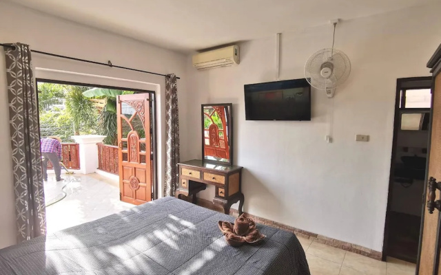 Baan Kanittha - 5 Bedrooms Pool Villa