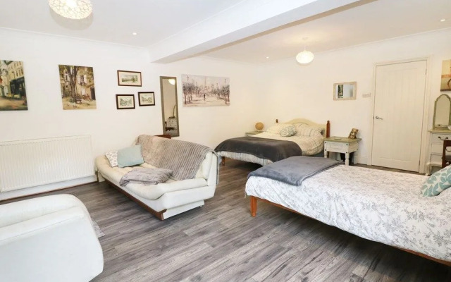 Rhinegold Bungalow