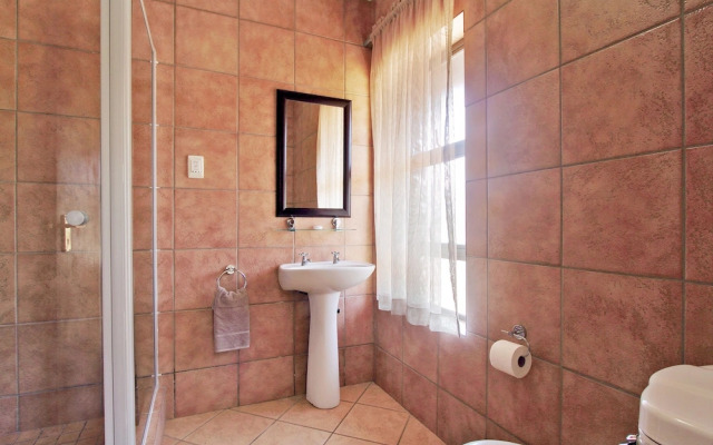 Monateng Safari Lodge