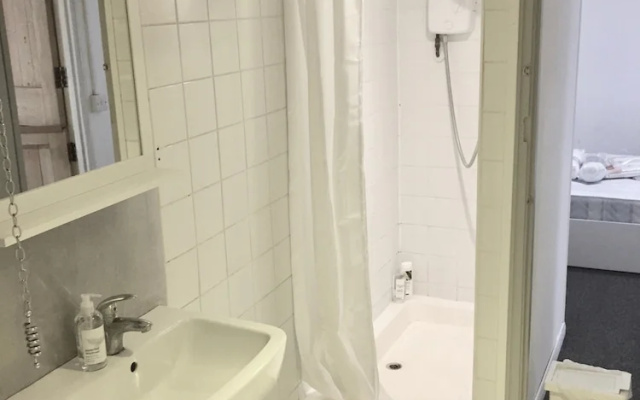 2 Bedroom Central Brighton Apartment