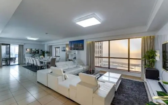 Dubai 5* Penthouse front sea 6 Bdr. private pool!