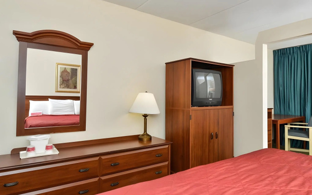 Magnuson Grand Hotel Maingate West