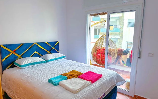 Apartment with pool direct access to sea