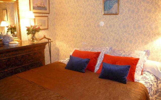 Отель Bed and breakfast Tour Eiffel 3 комната для гостей
