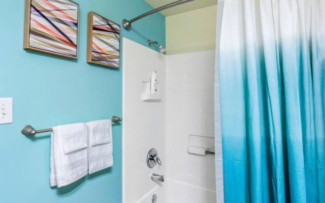Trifecta 2BR Free Parking Modern Superhost