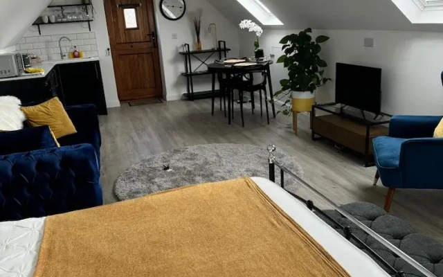 Tranquil Loft Apartment Overlooking Countryside