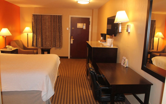 Travelodge by Wyndham Bellmawr