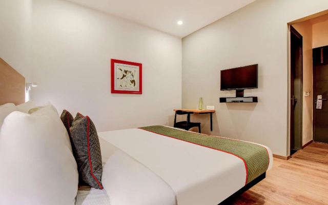 OYO Townhouse 207 Hotel Downtown My Stay