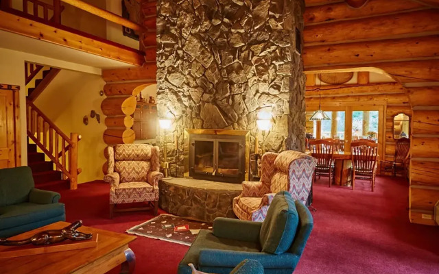 Bear Creek Lodge