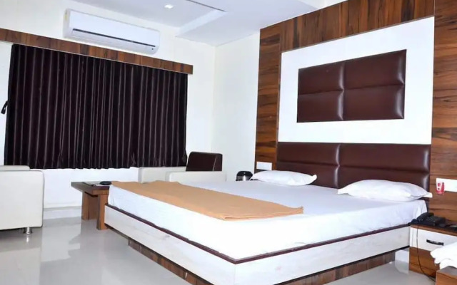 The New Holiday Inn