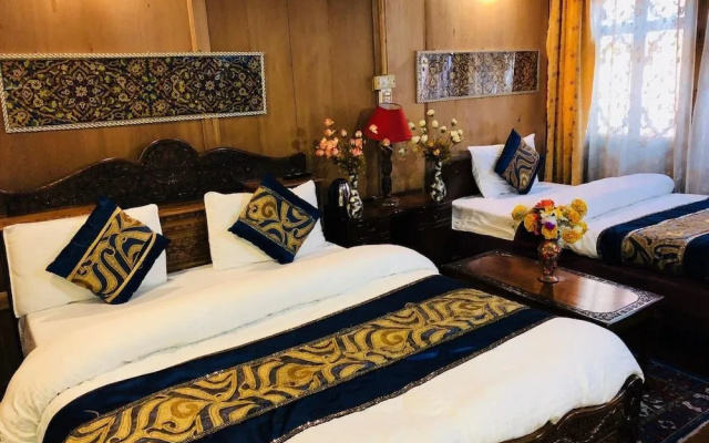 Lake Victoria Houseboat