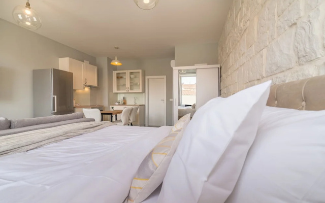 Luxurious Suites Elegance