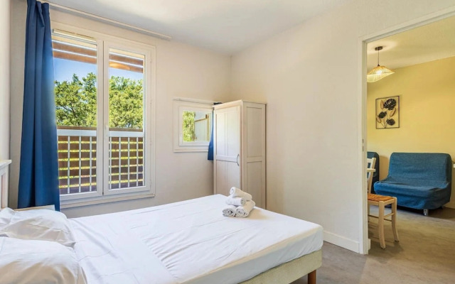 4-guest AC Apartment Near Beach