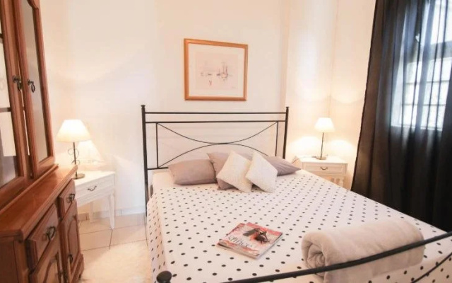 Lolas Apartments