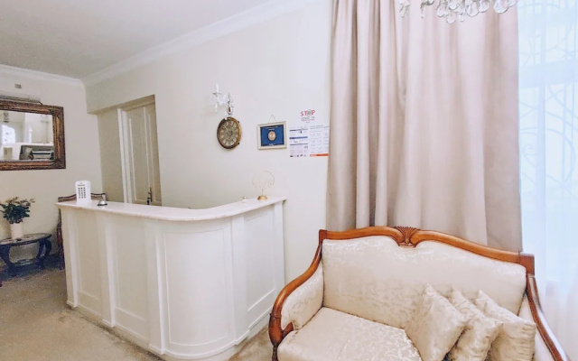Отель Crown