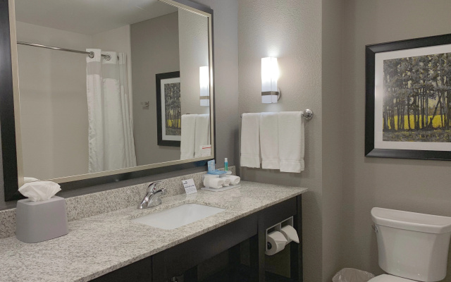 Holiday Inn Express And Suites Madison Centra