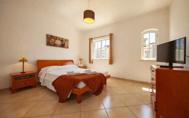 FF 01 - Bedroom 1 in Sea Breeze Guesthouse