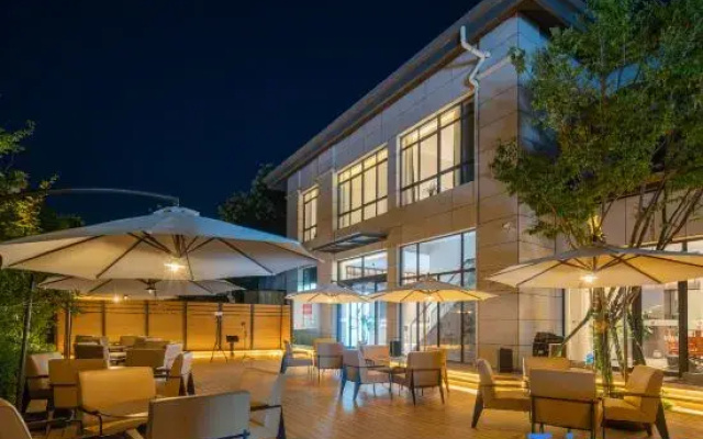 Huatai Hechen Mountain Lodge (Taibai Mountain Tang Town)