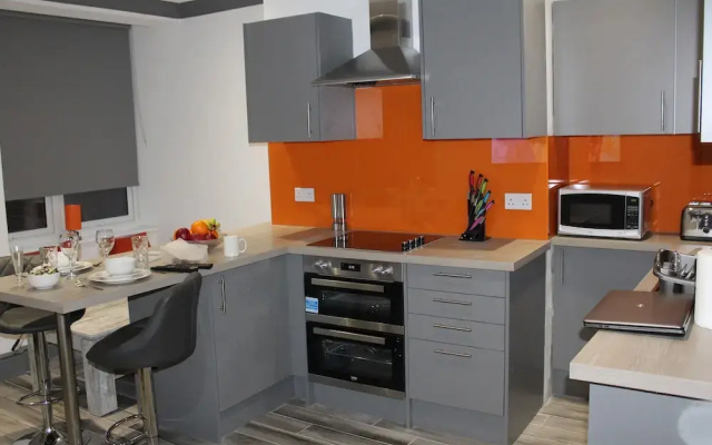 Townhouse @ 282 Walthall Street Crewe